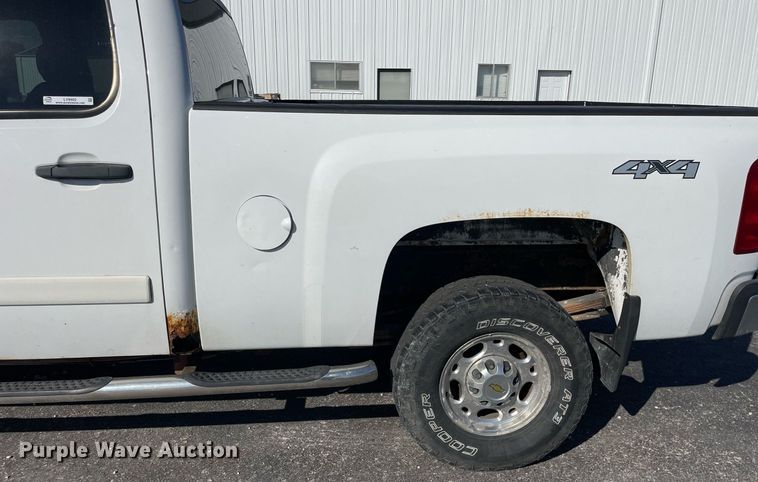 image for item LV9902 2008 Chevrolet Silverado 2500HD  Crew Cab pickup truck
