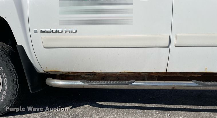 image for item LV9902 2008 Chevrolet Silverado 2500HD  Crew Cab pickup truck