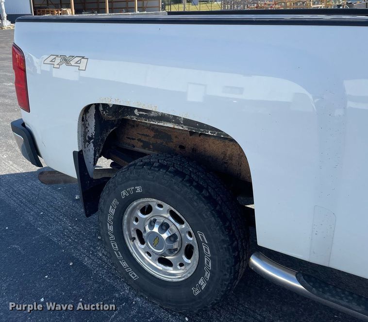 image for item LV9902 2008 Chevrolet Silverado 2500HD  Crew Cab pickup truck