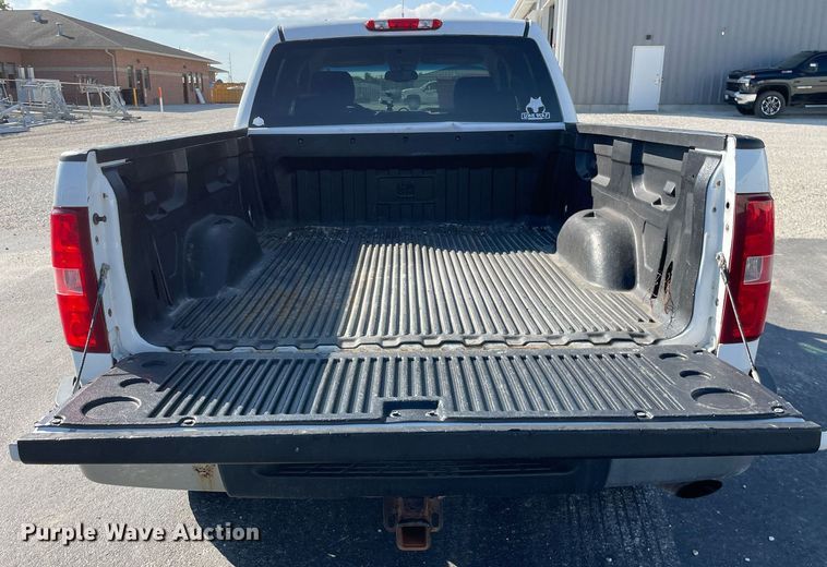 image for item LV9902 2008 Chevrolet Silverado 2500HD  Crew Cab pickup truck