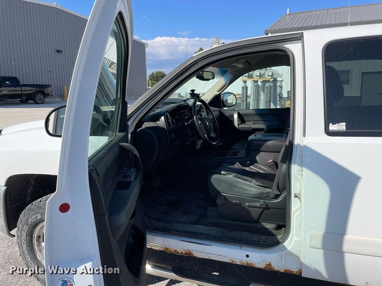 image for item LV9902 2008 Chevrolet Silverado 2500HD  Crew Cab pickup truck