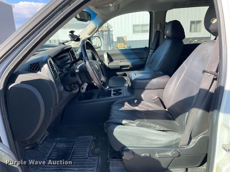 image for item LV9902 2008 Chevrolet Silverado 2500HD  Crew Cab pickup truck