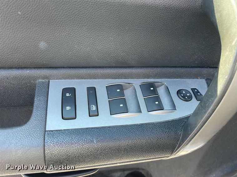 image for item LV9902 2008 Chevrolet Silverado 2500HD  Crew Cab pickup truck