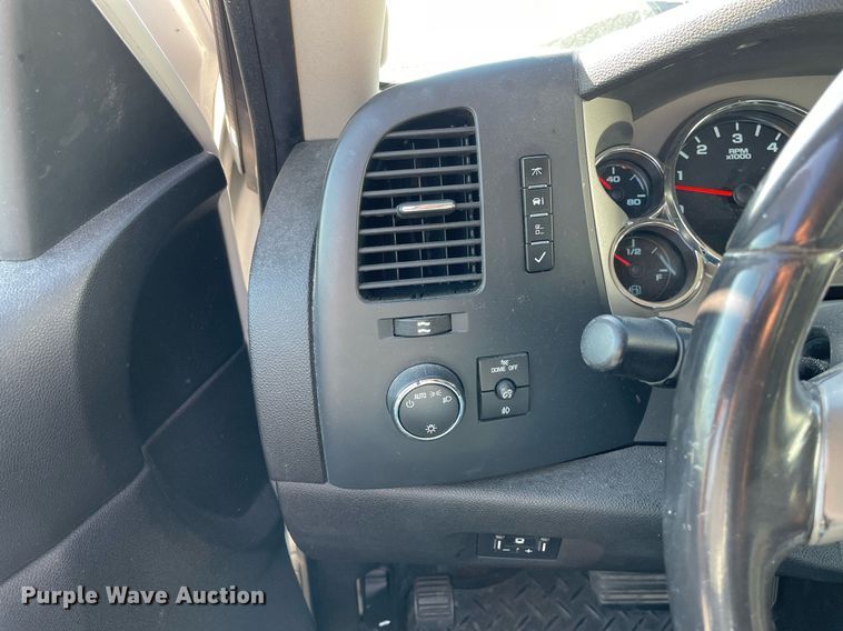 image for item LV9902 2008 Chevrolet Silverado 2500HD  Crew Cab pickup truck