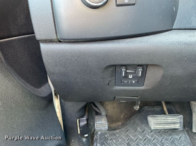 image for item LV9902 2008 Chevrolet Silverado 2500HD  Crew Cab pickup truck