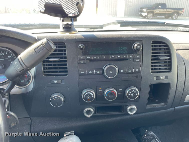 image for item LV9902 2008 Chevrolet Silverado 2500HD  Crew Cab pickup truck