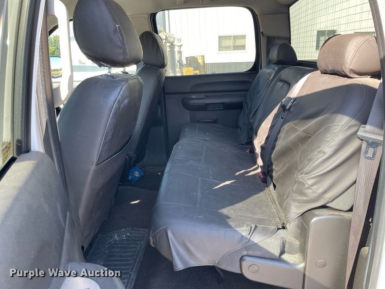 image for item LV9902 2008 Chevrolet Silverado 2500HD  Crew Cab pickup truck