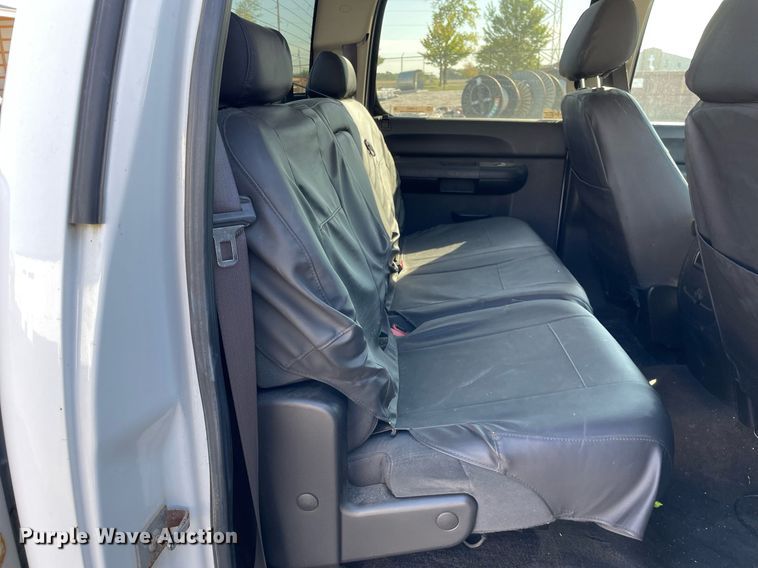 image for item LV9902 2008 Chevrolet Silverado 2500HD  Crew Cab pickup truck