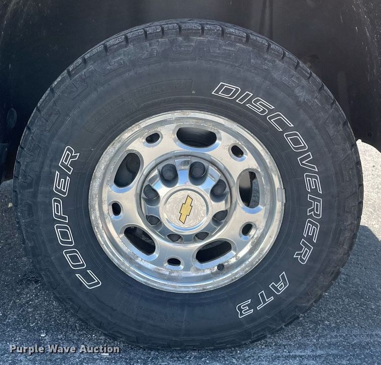 image for item LV9902 2008 Chevrolet Silverado 2500HD  Crew Cab pickup truck