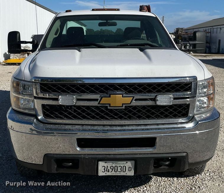 image for item LV9903 2013 Chevrolet Silverado 3500HD  utility bed pickup truck