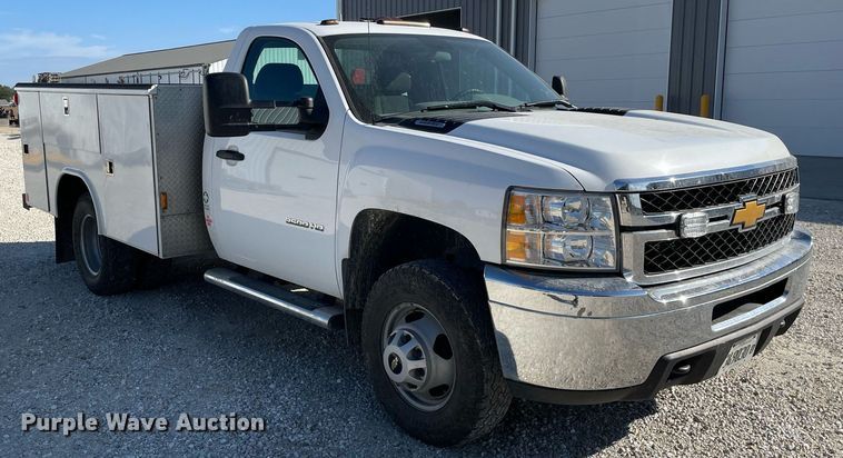 image for item LV9903 2013 Chevrolet Silverado 3500HD  utility bed pickup truck