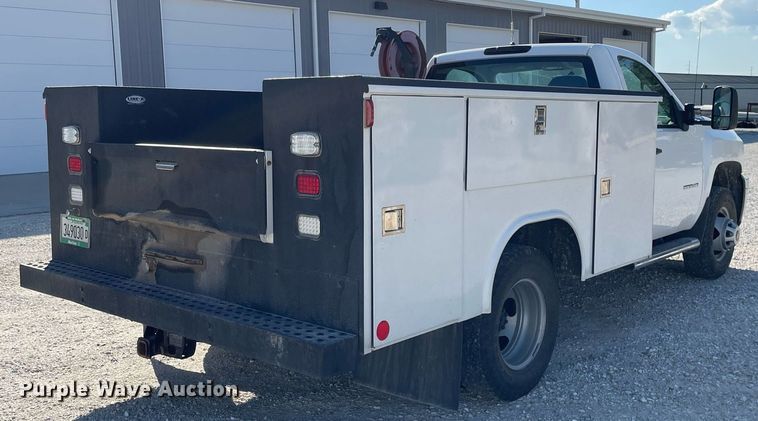 image for item LV9903 2013 Chevrolet Silverado 3500HD  utility bed pickup truck