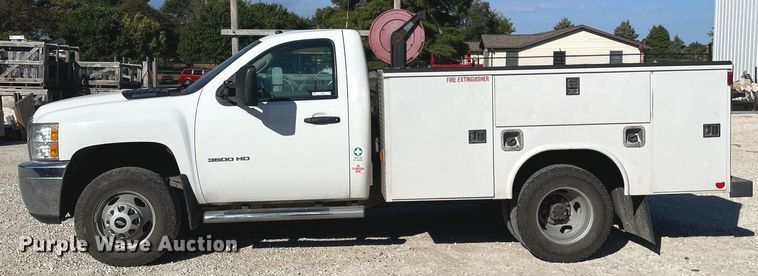 image for item LV9903 2013 Chevrolet Silverado 3500HD  utility bed pickup truck