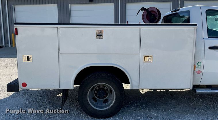image for item LV9903 2013 Chevrolet Silverado 3500HD  utility bed pickup truck