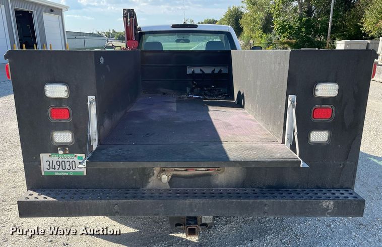 image for item LV9903 2013 Chevrolet Silverado 3500HD  utility bed pickup truck