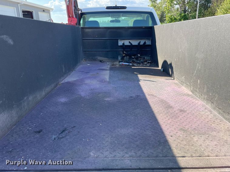 image for item LV9903 2013 Chevrolet Silverado 3500HD  utility bed pickup truck