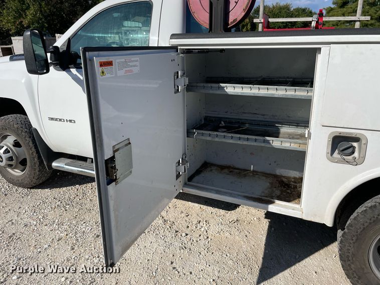 image for item LV9903 2013 Chevrolet Silverado 3500HD  utility bed pickup truck