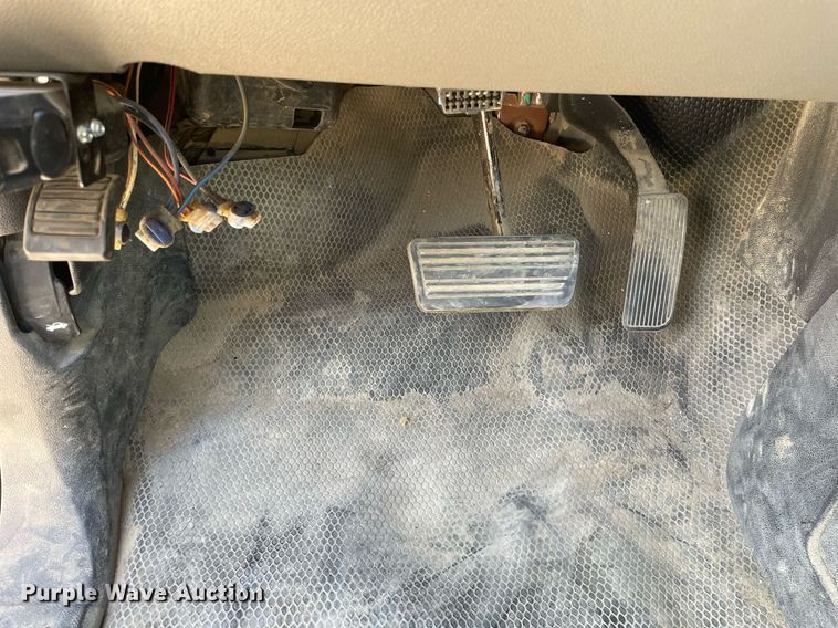 image for item LV9903 2013 Chevrolet Silverado 3500HD  utility bed pickup truck