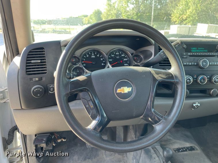 image for item LV9903 2013 Chevrolet Silverado 3500HD  utility bed pickup truck