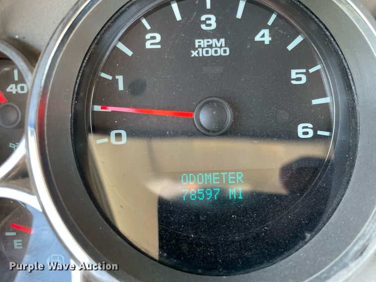 image for item LV9903 2013 Chevrolet Silverado 3500HD  utility bed pickup truck