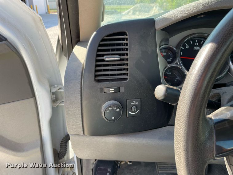 image for item LV9903 2013 Chevrolet Silverado 3500HD  utility bed pickup truck