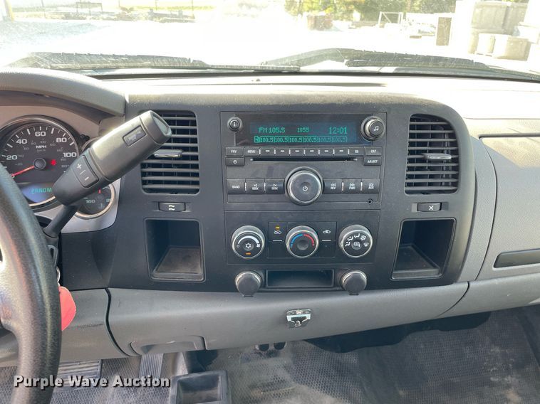 image for item LV9903 2013 Chevrolet Silverado 3500HD  utility bed pickup truck