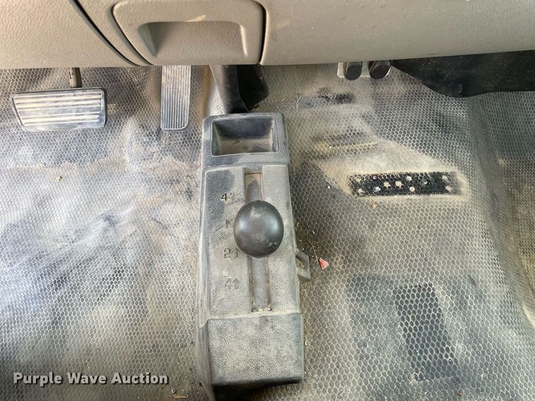 image for item LV9903 2013 Chevrolet Silverado 3500HD  utility bed pickup truck