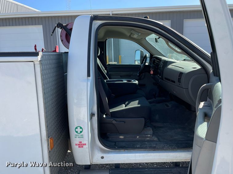 image for item LV9903 2013 Chevrolet Silverado 3500HD  utility bed pickup truck