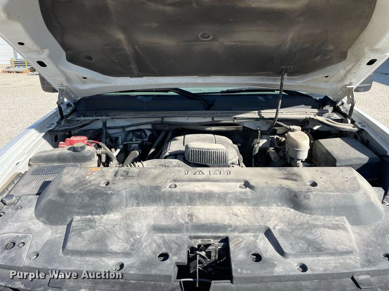 image for item LV9903 2013 Chevrolet Silverado 3500HD  utility bed pickup truck