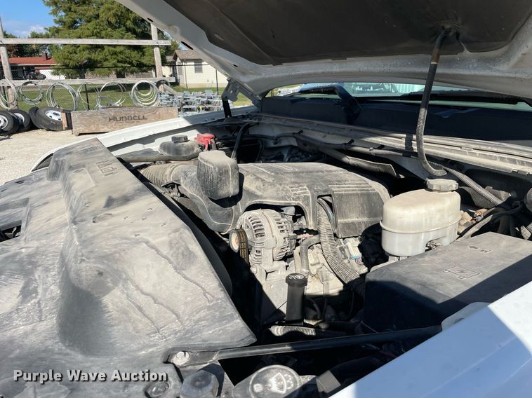 image for item LV9903 2013 Chevrolet Silverado 3500HD  utility bed pickup truck