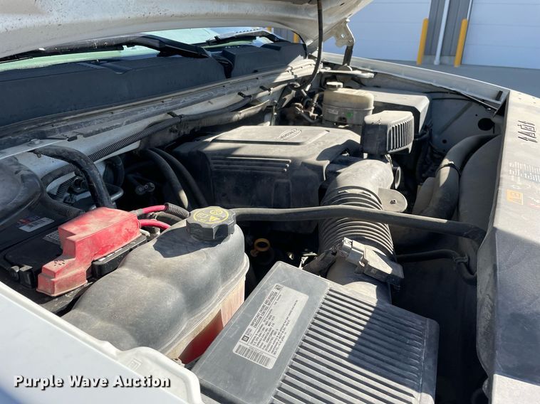 image for item LV9903 2013 Chevrolet Silverado 3500HD  utility bed pickup truck