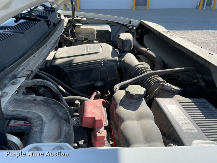 image for item LV9903 2013 Chevrolet Silverado 3500HD  utility bed pickup truck