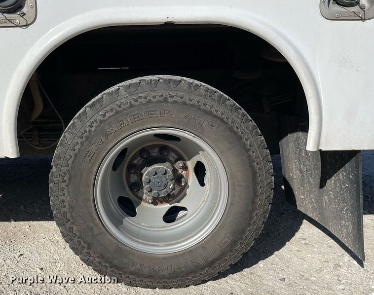 image for item LV9903 2013 Chevrolet Silverado 3500HD  utility bed pickup truck