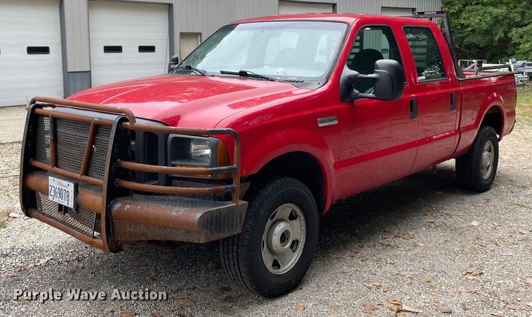 image for item LV9904 2005 Ford F250 Super Duty XL  Crew Cab pickup truck