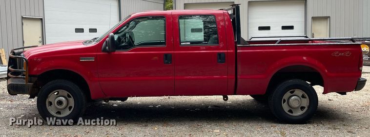 image for item LV9904 2005 Ford F250 Super Duty XL  Crew Cab pickup truck
