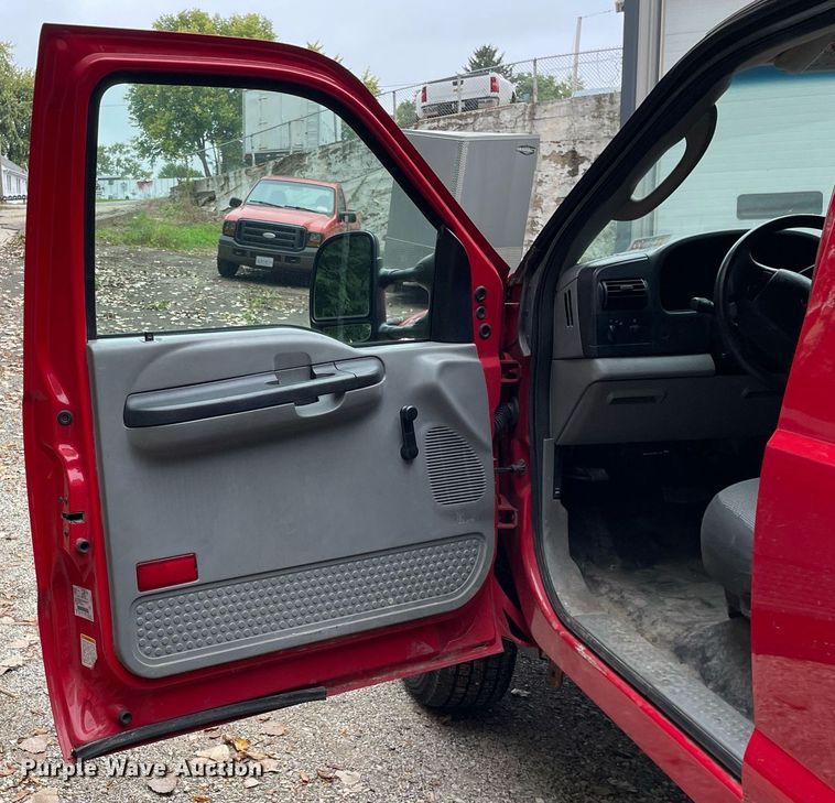 image for item LV9904 2005 Ford F250 Super Duty XL  Crew Cab pickup truck