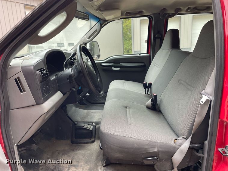 image for item LV9904 2005 Ford F250 Super Duty XL  Crew Cab pickup truck