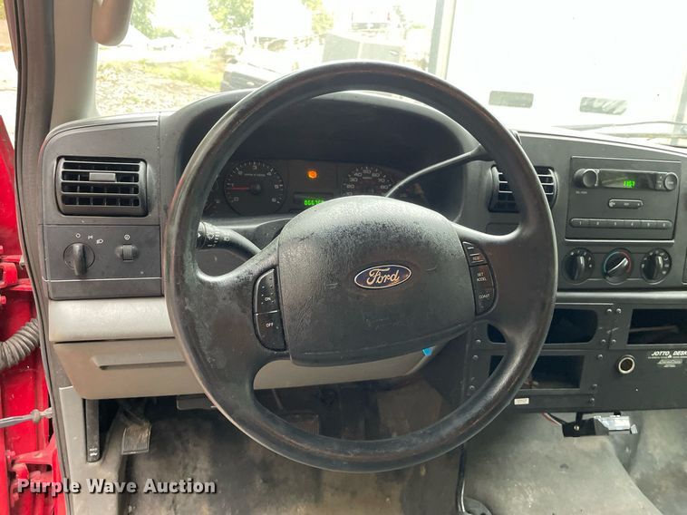 image for item LV9904 2005 Ford F250 Super Duty XL  Crew Cab pickup truck