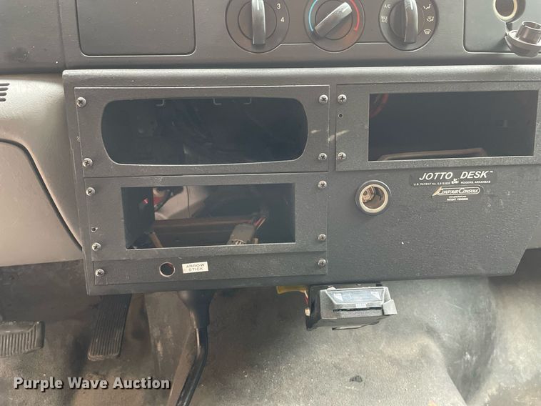 image for item LV9904 2005 Ford F250 Super Duty XL  Crew Cab pickup truck