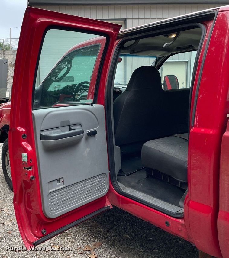 image for item LV9904 2005 Ford F250 Super Duty XL  Crew Cab pickup truck