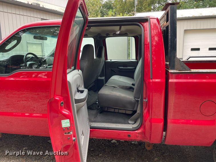 image for item LV9904 2005 Ford F250 Super Duty XL  Crew Cab pickup truck