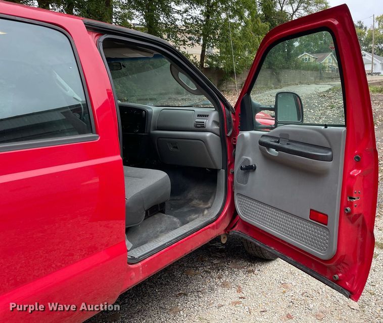 image for item LV9904 2005 Ford F250 Super Duty XL  Crew Cab pickup truck