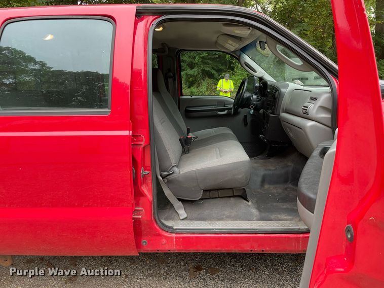 image for item LV9904 2005 Ford F250 Super Duty XL  Crew Cab pickup truck