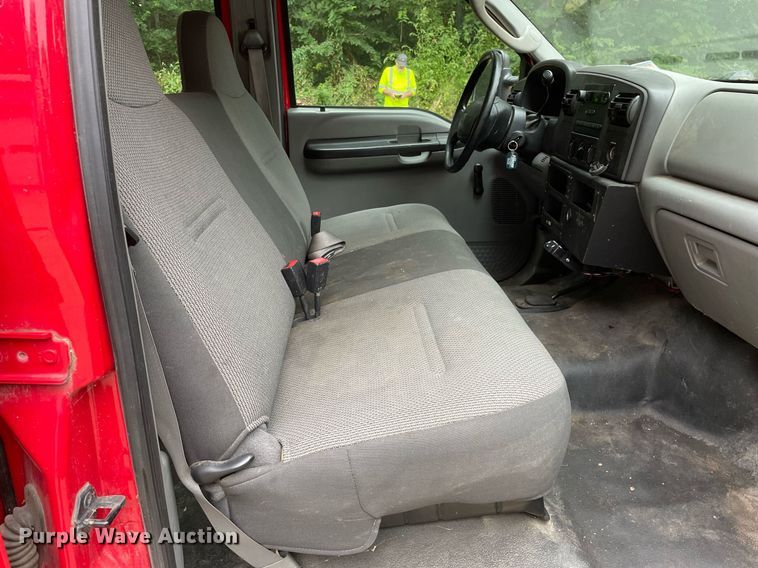 image for item LV9904 2005 Ford F250 Super Duty XL  Crew Cab pickup truck