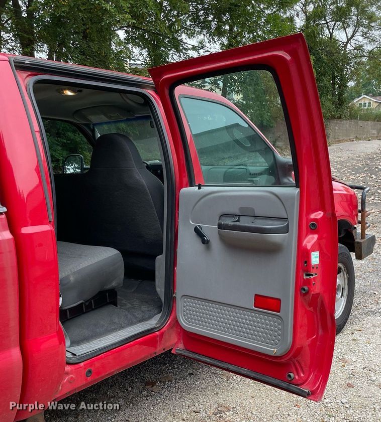 image for item LV9904 2005 Ford F250 Super Duty XL  Crew Cab pickup truck