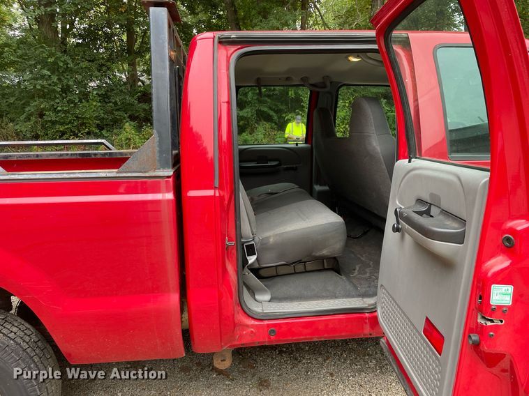 image for item LV9904 2005 Ford F250 Super Duty XL  Crew Cab pickup truck