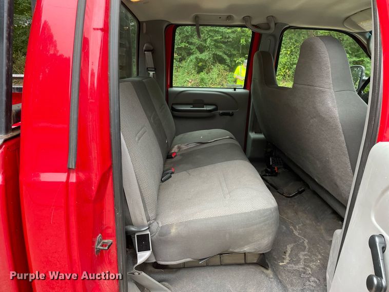 image for item LV9904 2005 Ford F250 Super Duty XL  Crew Cab pickup truck