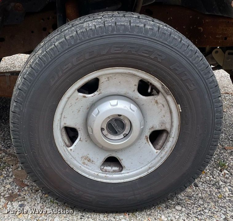 image for item LV9904 2005 Ford F250 Super Duty XL  Crew Cab pickup truck