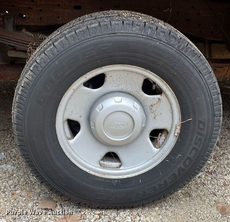 image for item LV9904 2005 Ford F250 Super Duty XL  Crew Cab pickup truck