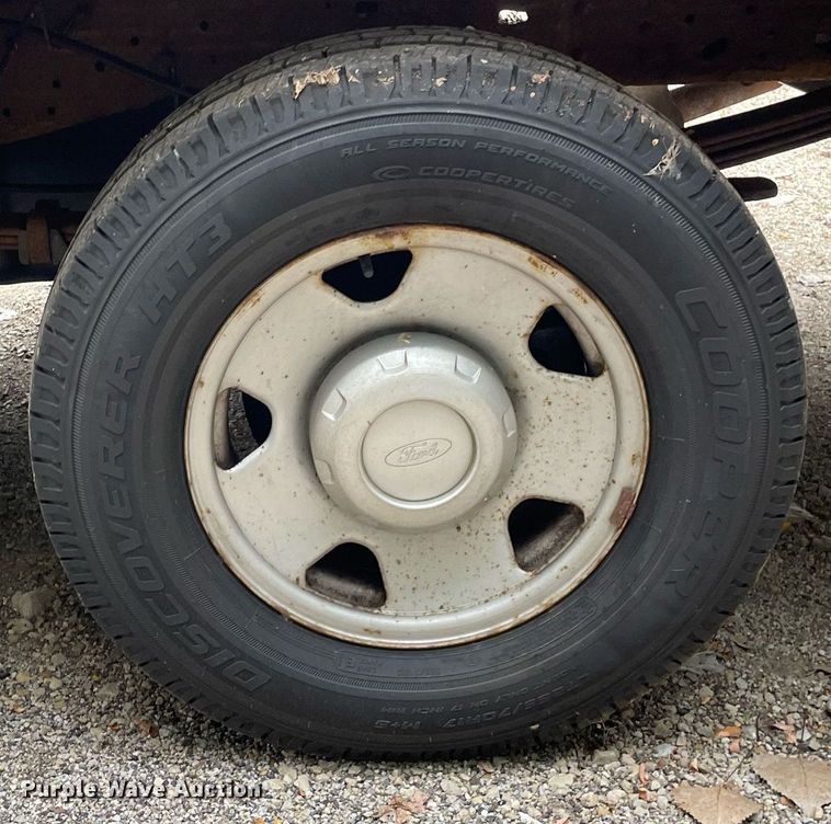 image for item LV9904 2005 Ford F250 Super Duty XL  Crew Cab pickup truck